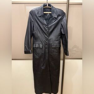 Women’s super Long black leather goth jacket size large
